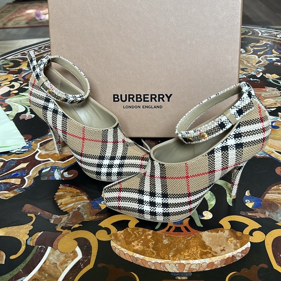 NWT Burberry booties size 37 - Picture 2 of 6